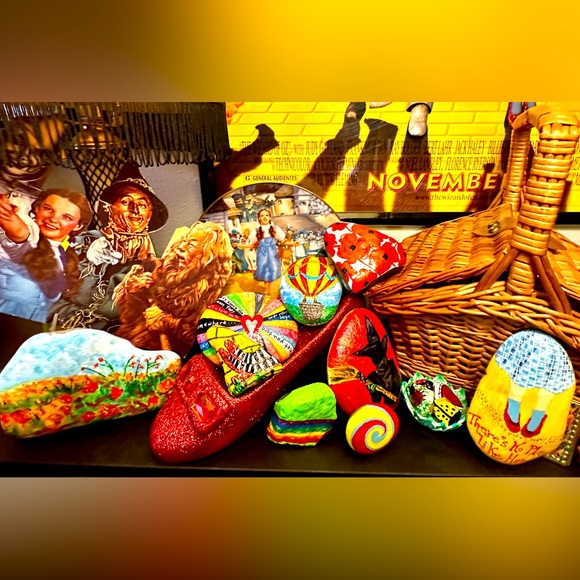 Hand painted Wizard of OZ Rocks 1-of-a-kind Art Painting - No 2 Alike! ππ π‘β€οΈ - Picture 8 of 9